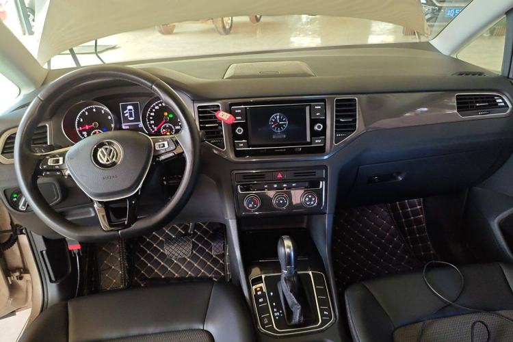 Used Volkswagen Golf Sportsvan 2018 230TSI Automatic Trend Edition Interior 2