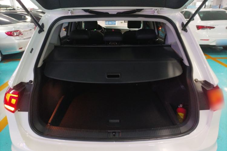 Used Volkswagen Tiguan L 2017 330TSI Automatic Two-Wheel Drive Luxury Edition Trunk