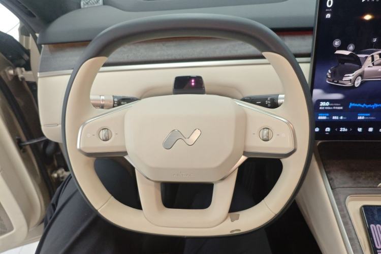 Used ONVO Luxeed L90 2025 Model—Max Six-Seater Version