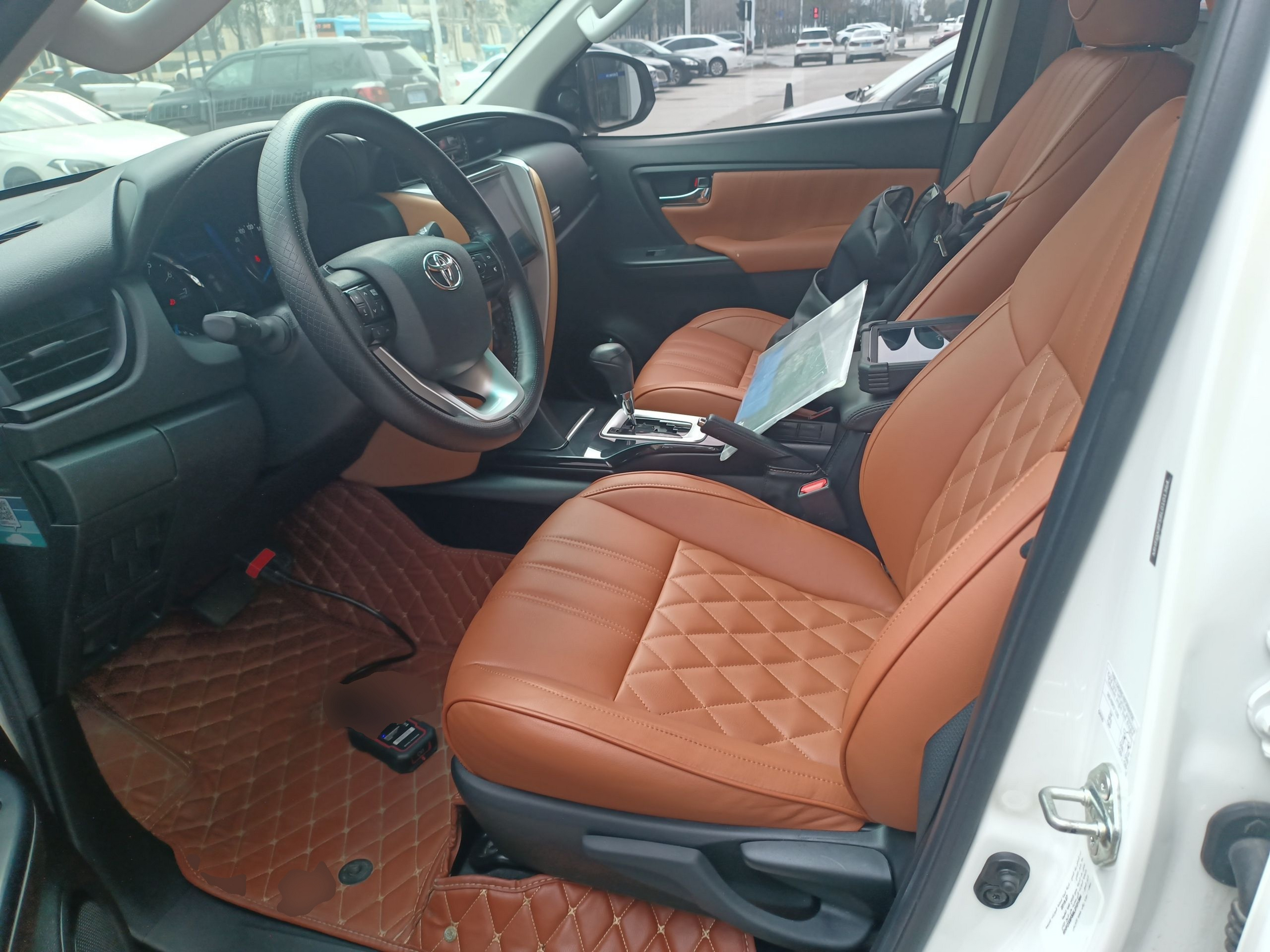 المقاعد الأمامية داخل السيارة