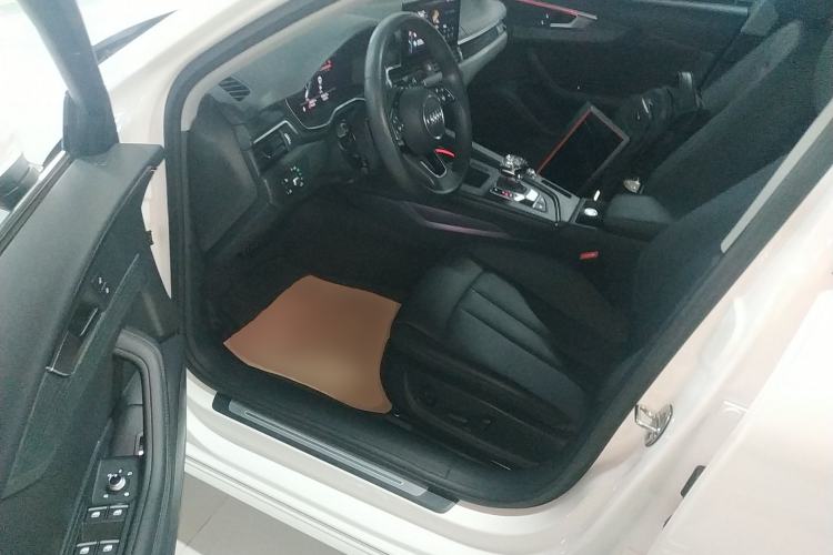 Used Audi A4L 2022 40 TFSI Stylish and Elegant Edition Driver Seat