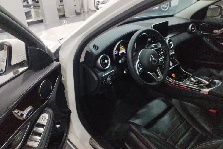 Used Mercedes-Benz C-Class 2015 Facelift C 180 L