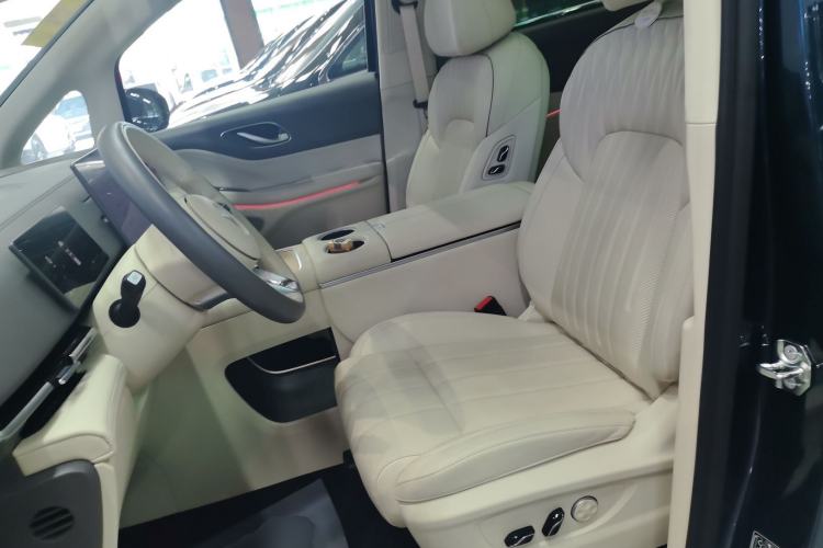 Used VOYAH Dream 2025 EV Four-Wheel Drive Flagship Kunpeng Edition