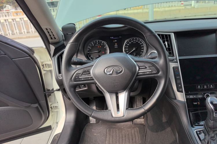 Used Infiniti Q50L 2018 2.0T Enjoyment Version China VI Standard
