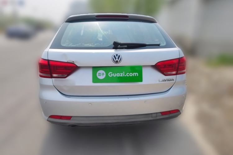 Used Volkswagen Gran Lavida 2013 1.6L Manual Fashion Model