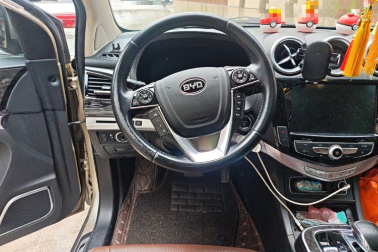 Used BYD Tang New Energy 2015 2.0T Four-Wheel-Drive Flagship Model Steering Wheel
