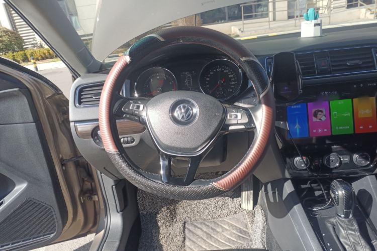 Used Volkswagen Sagitar 2015 230TSI Automatic Luxury Model
