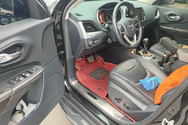 Used Jeep Cherokee 2020 2.0L Two-Wheel Drive Classic Sports Edition