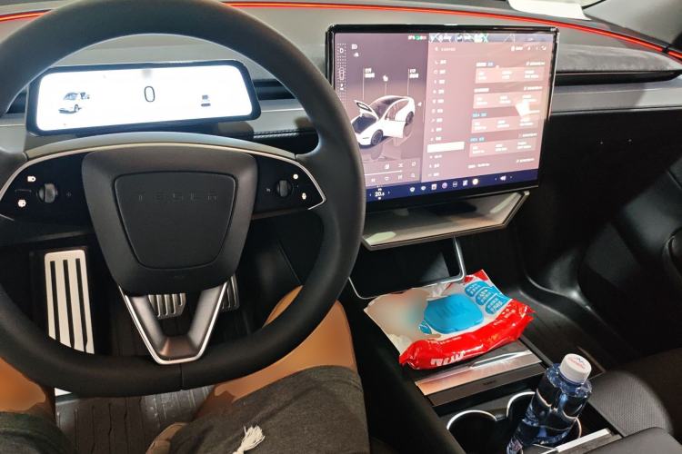 Used Tesla Model Y 2025 Long-Range All-Wheel-Drive Version