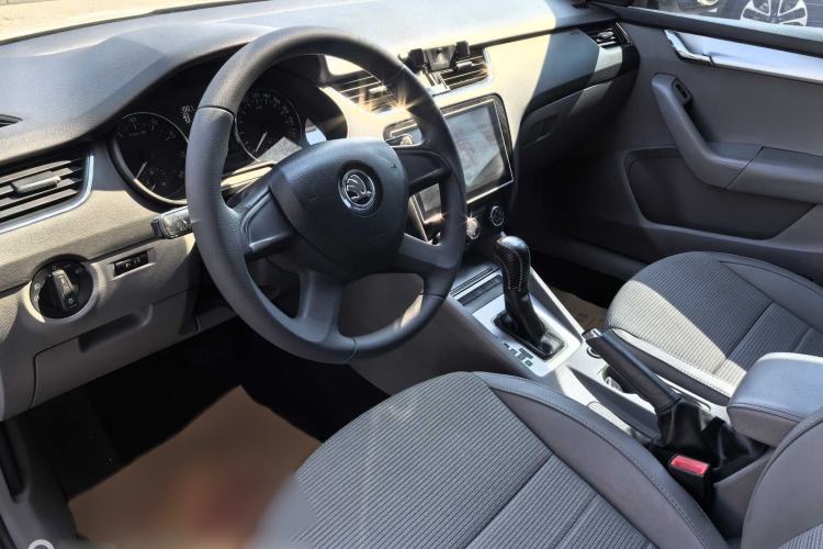 Used Skoda Octavia 2015 1.6L Automatic Yijie Edition Interior 2