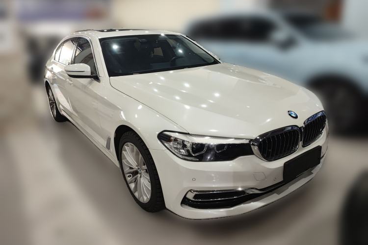 Used BMW 5 Series 2019 Updated 530Li xDrive Luxury Package Front Right 45 Deg