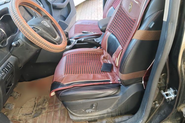 Used Baojun 560 2015 1.8L manual luxury version
