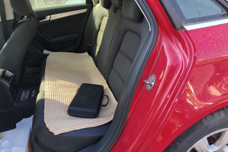 Used Audi A4L 2012 2.0 TFSI automatic standard version
