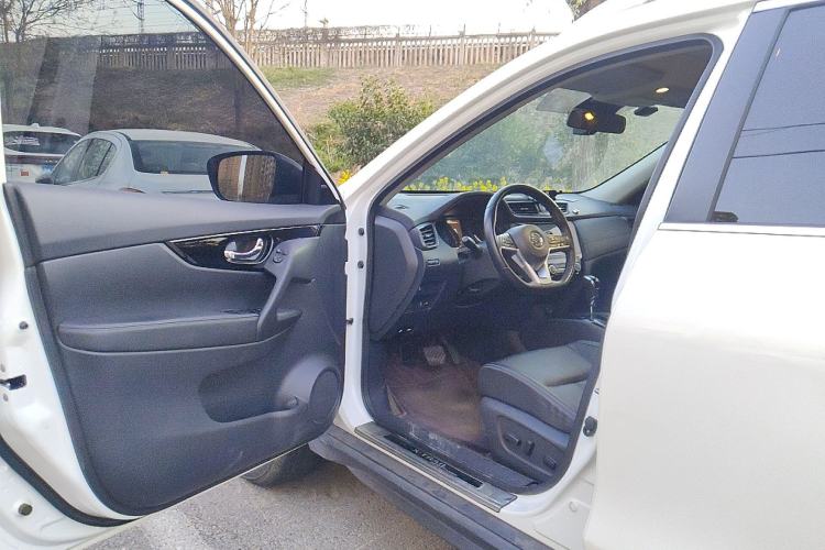 Used Nissan X-Trail 2020 2.0L XL ITS 3-Row CVT 2WD SmartConnect 7-Seater Comfort Edition Driver Seat