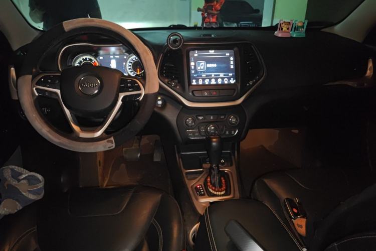 Used Jeep Cherokee 2016 2.0L Superior Edition