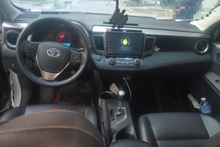 Used Toyota RAV4 2015 2.5L Automatic 4x4 Elite Edition Center Console