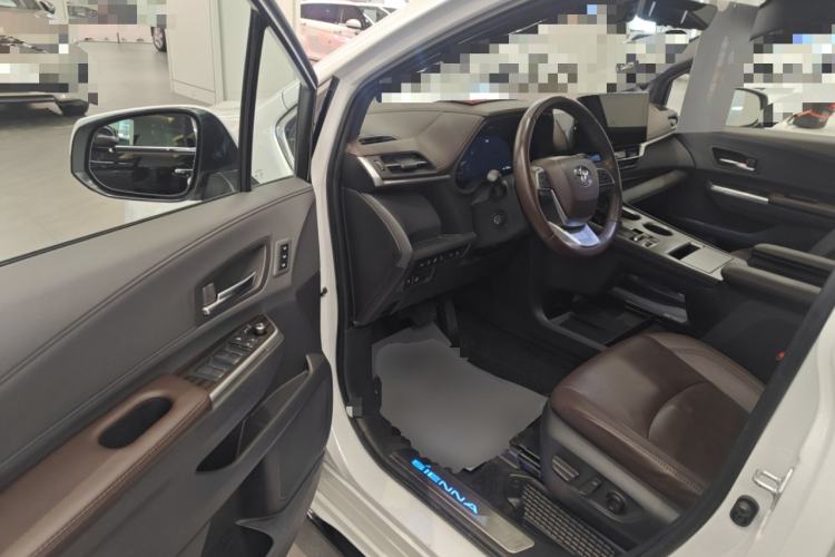 Used Toyota SIENNA 2021 2.5L Hybrid Platinum Edition Driver Seat