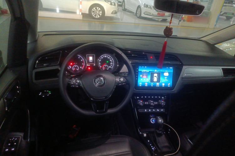 Used Volkswagen Touran 2016 Volkswagen Touran L 280TSI DSG Luxury Edition
