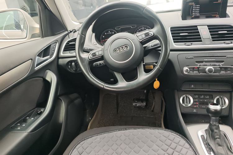 Used Audi Q3 2015 35 TFSI Ambition Edition Steering Wheel