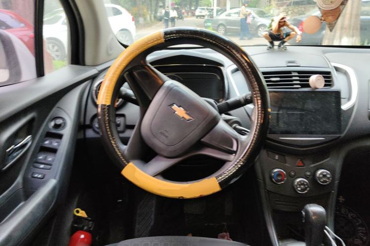 Used Chevrolet Trax 2016 1.4T Automatic Two-Wheel Drive Comfort Version with Sunroof Steering Wheel