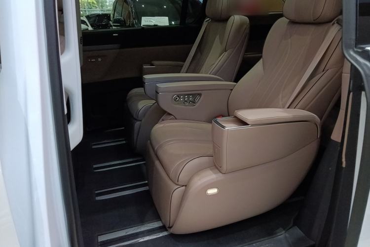 Used XPeng X9 2025 740 Ultra-Long Range Max Left Rear Seat