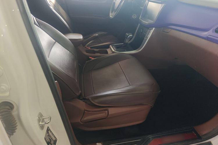 Used SAIC MAXUS T60 2017 2.0T Gasoline Automatic Two-Wheel Drive High-Ride Comfort-Grade Standard Cabin