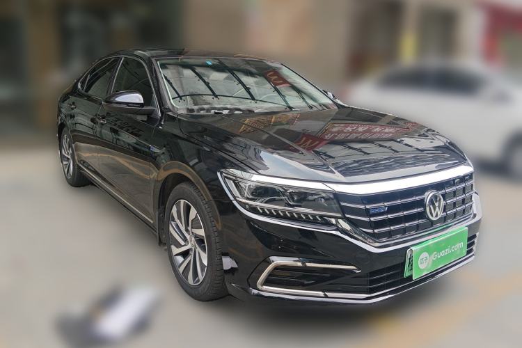 Used Volkswagen Passat New Energy 2019 430 PHEV Hybrid Luxury Edition Front Right 45 Deg