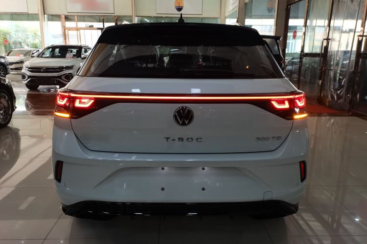 Used Volkswagen T-ROC 2025 Facelift Model 2 300TSI DSG Two-Wheel Drive Xingguang Edition
