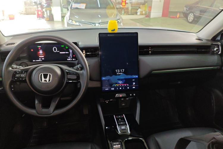 Used Honda e:NP1 2023 420 km Vision Edition Center Console