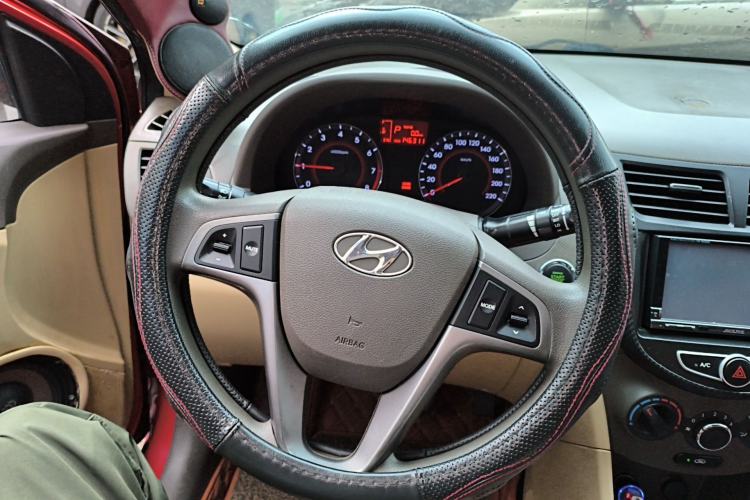Used Hyundai Verna (older generation) 2010 Sedan 1.4L Automatic Luxury GLS Trim Steering Wheel
