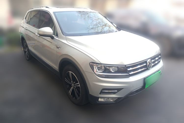 Used Volkswagen Tiguan L 2018 330TSI Automatic Two-Wheel Drive Luxury Edition Front Right 45 Deg