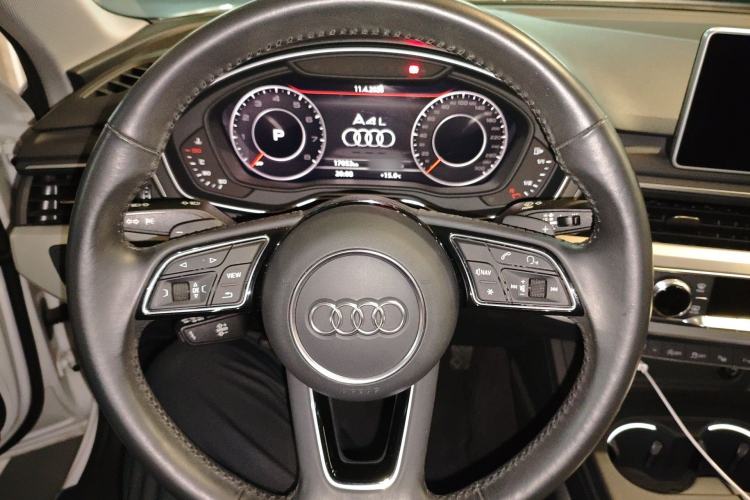 Used Audi A4L 2019 40 TFSI Fashion Edition China VI Emission Standard Steering Wheel
