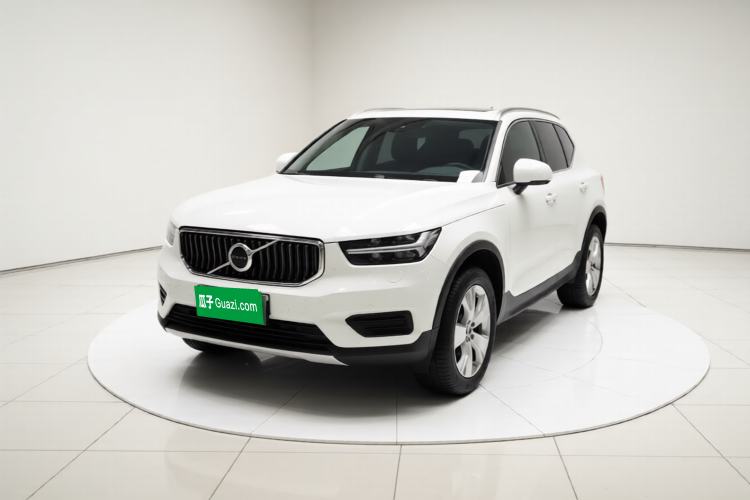 Used Volvo XC40 2021 T4 4x4 SmartDrive Fashion Edition Front Left 45 Deg