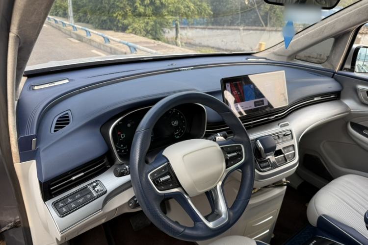 Used Roewe iMAX8 2022 400TGI Prestige Edition
