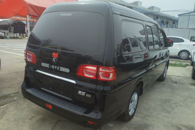 Used FORTHING Lingzhi 2023 M5L 1.6L Base Model 7 Seats
