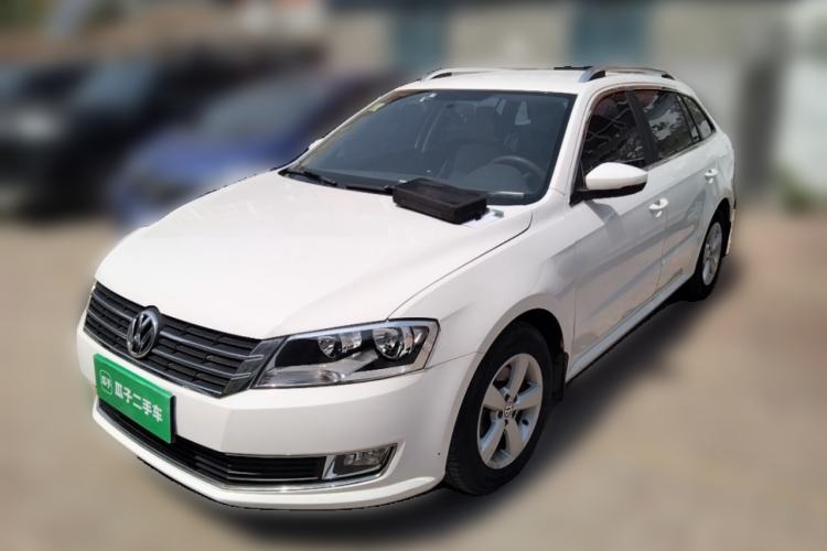 Used Volkswagen Gran Lavida 2013 1.6L Manual Fashion Model