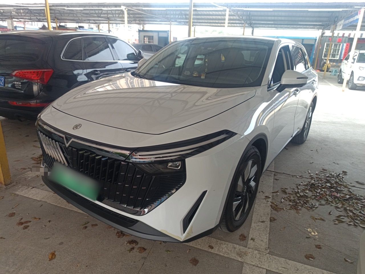 Под передней частью автомобиля