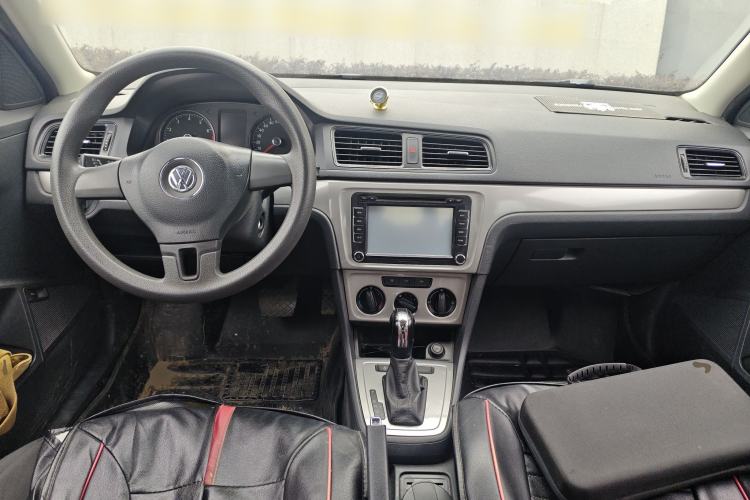 Used Volkswagen Lavida 2013 Revised Classic 1.6L Automatic Fashion Edition Center Console