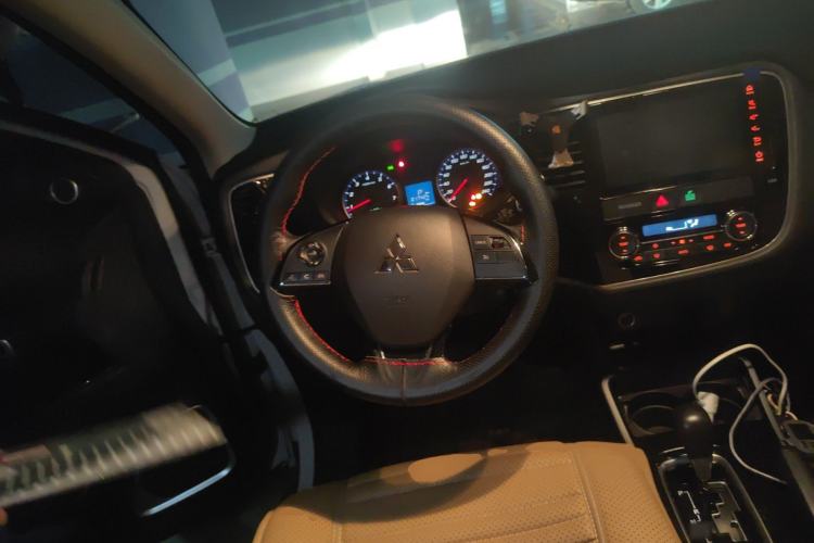 Used Mitsubishi Outlander 2018 2.0L Two-Wheel Drive Glory Edition 5 Seats
