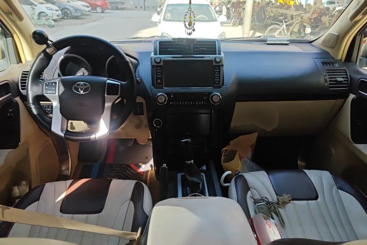 Used Toyota Prado 2015 2.7L Automatic Standard Edition Center Console