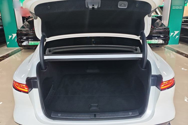 Used VOYAH PASSION 2024 PHEV Four-Wheel Drive Ultra-Long Range Executive Edition Trunk