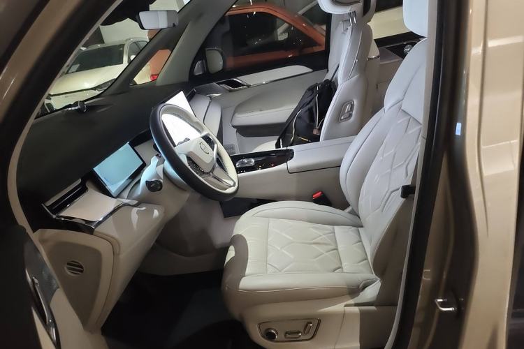 Used Volvo EM90 2025 Ultra Six-Seater