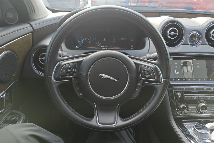 Used Jaguar XJ 2018 XJL 3.0 SC Four-Wheel Drive Panoramic Business Edition
