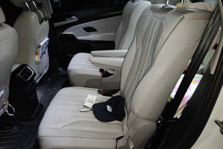 Used Volkswagen ID.6 X 2021 Prime Kinergy Four-Wheel Drive Edition Left Rear Seat