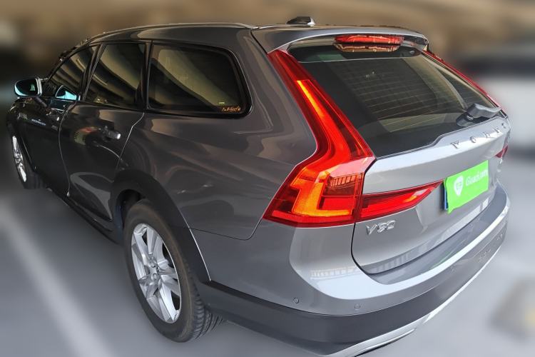 Used Volvo V90 2017 Cross Country T5 AWD Smart Range Edition
