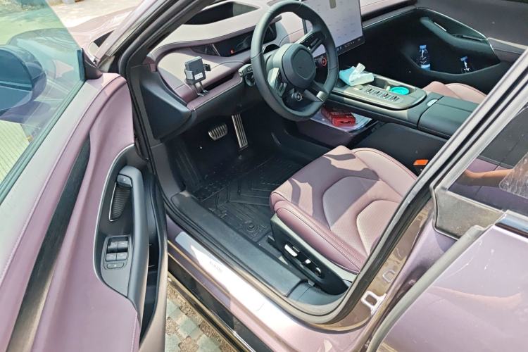 Used Xiaomi Auto SU7 2024 Four-Wheel Drive Ultra-Long Range Advanced Intelligent Driving Max Edition Interior 3