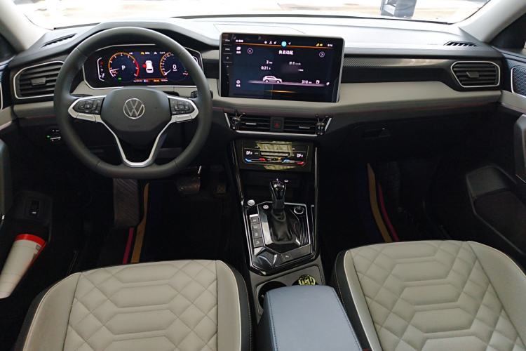 Used Volkswagen Tayron 2024 300TSI Two-Wheel-Drive Luxury Plus Advanced Version Center Console