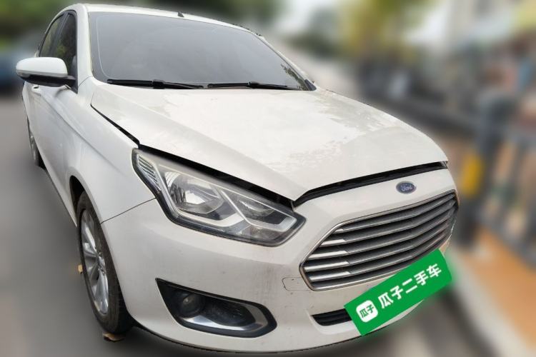 Used Ford Escort 2015 1.5L Automatic Fashion Model Front Right 45 Deg