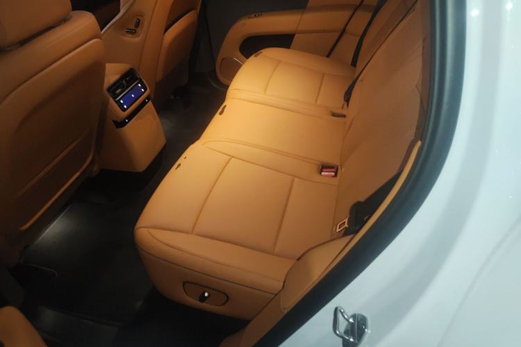 Used Li Auto i6 2025 Model Two-Wheel-Drive Standard Type Interior 4