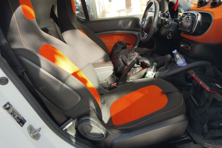 Used smart fortwo 2015 1.0L 52 kW Hardtop Passion Edition Right Front Seat